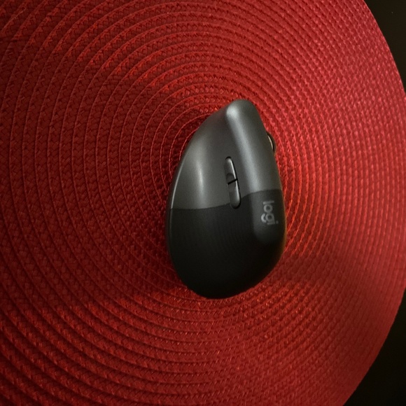 Logitech ergonomic mouse - Picture 1 of 2
